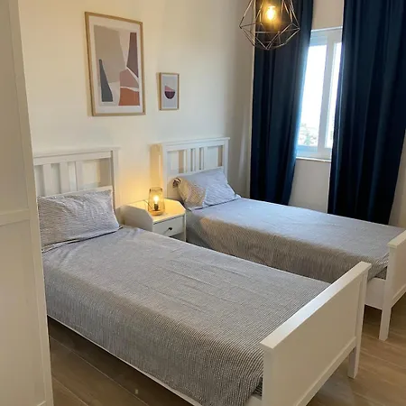 Seaviews, Modern & Spacious Apartment